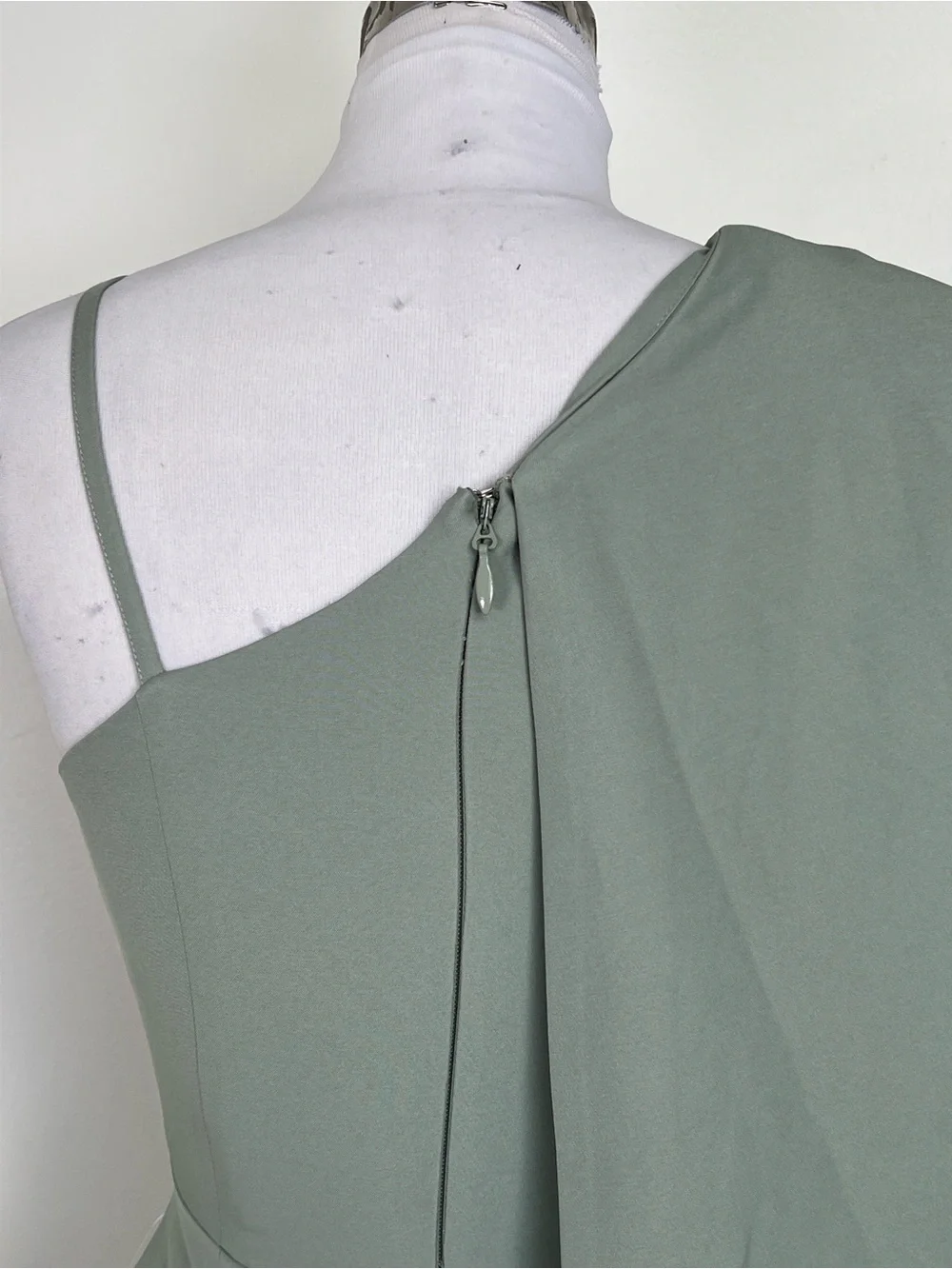 NWT! Lavish Alice‎ pleated cape-sleeve midi dress Sage Green Size 2